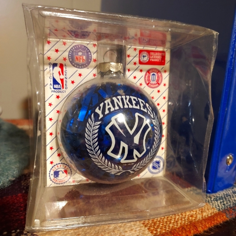 Official Collector's MLB New York Yankees Christmas Tree Ornament